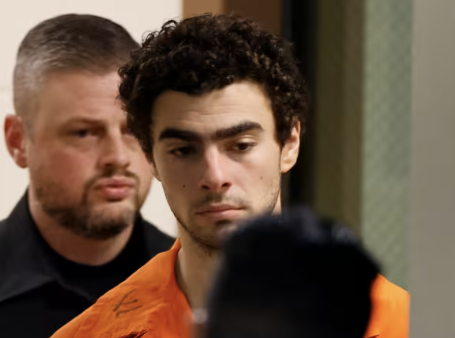 天呐!纽约检方对Luigi Mangione指控由二级谋杀改一级谋杀!并扯上恐怖主义犯罪!